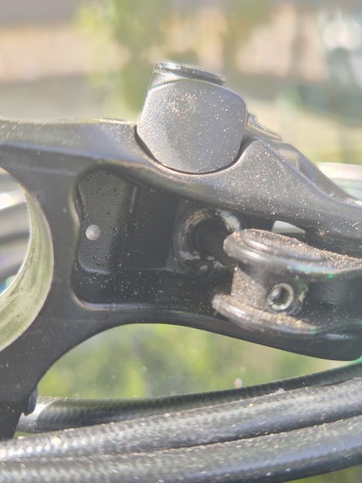 Продавам хидравлична спирачка shimano