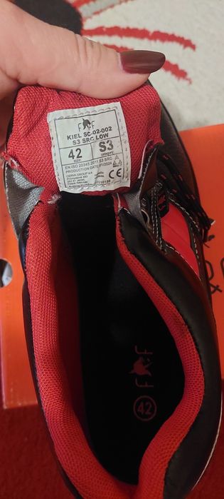 Bocanci de lucru cu bombeu metalic