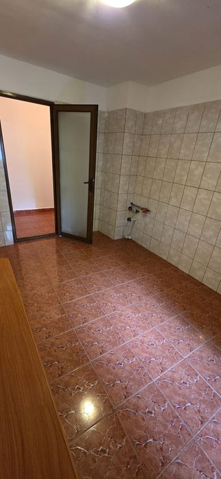 Apartament cu 4 camere decomandat