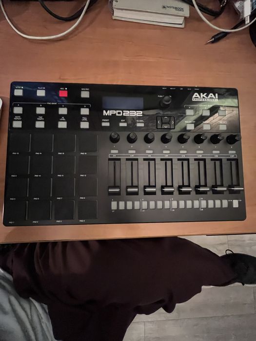 Akai mpd 232 контроллер