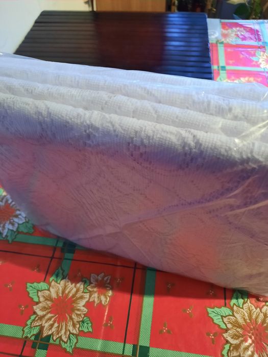 Deosebita fata alba  de masa