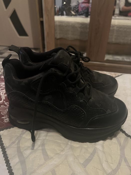 Блестящи токчета