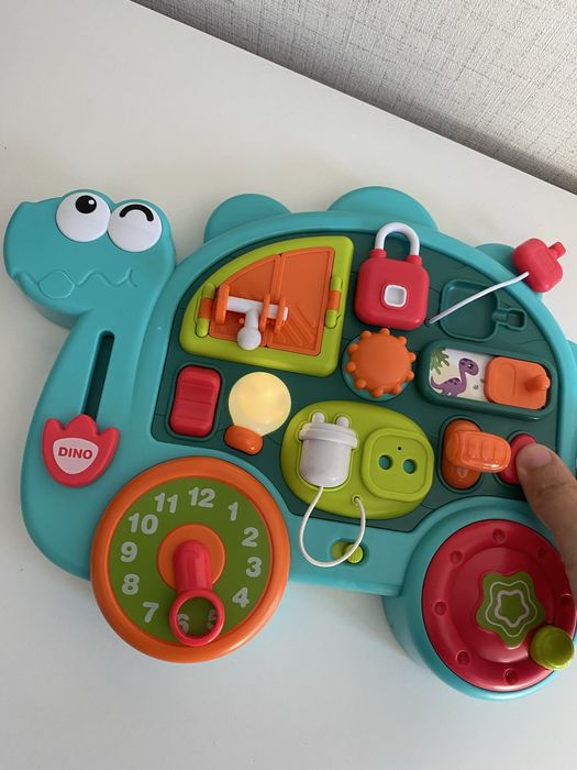 Динозавърче, дъска бизиборд, монтесори, музика и светлина