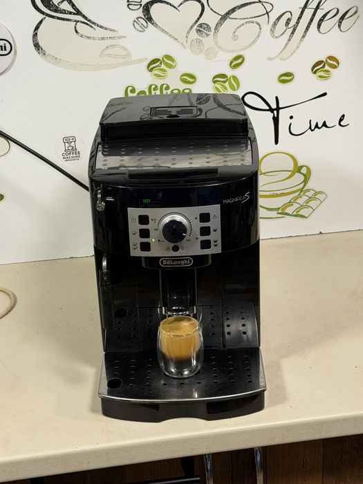 Кафемашина кафе автомат delonghi magnifica S с гаранция