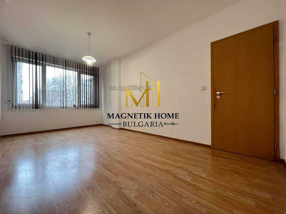 НЕОБЗАВЕДЕН тристаен имот с гараж след освежаване в ж.к. Възраждане