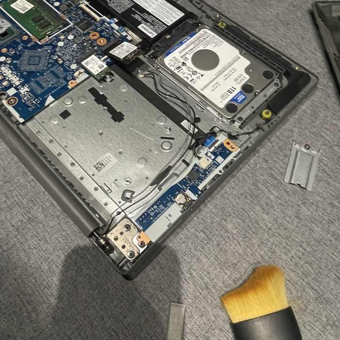 Curățare PC și laptop. Schimbare pastă termoconductoare.