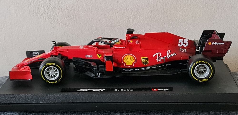 FERRARI SF21 C. Sainz Bburago 1:18