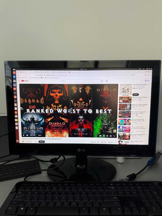 Monitor LG Flatron Wide, Full HD, Negru Lucios, W2240S-PN