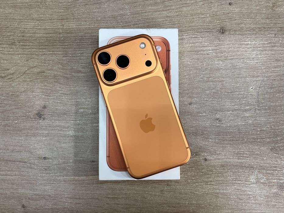iPhone 17 Pro Cosmic Orange 256GB Гаранция 11 Цикъла