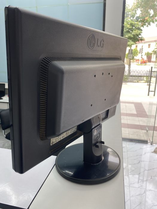 LG Flatrom W1942S