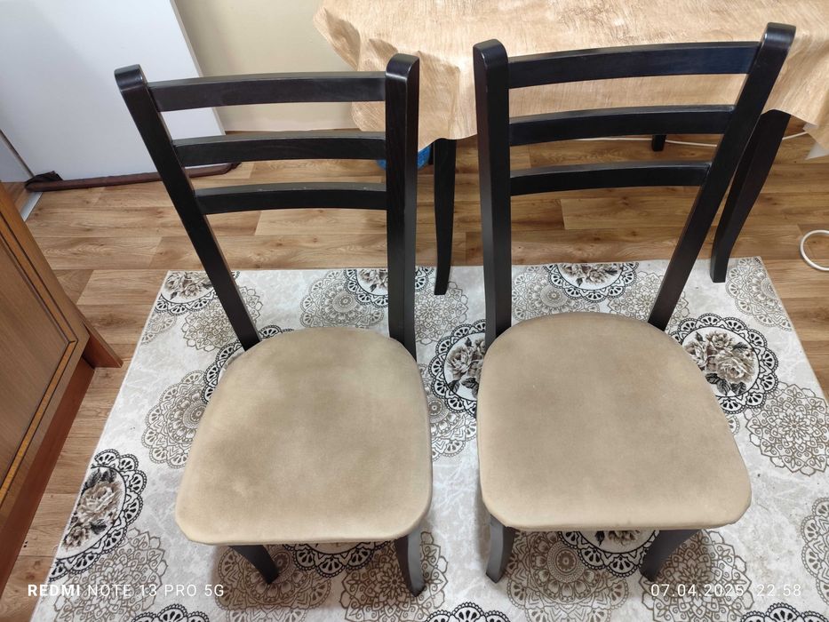 Трапезни столове