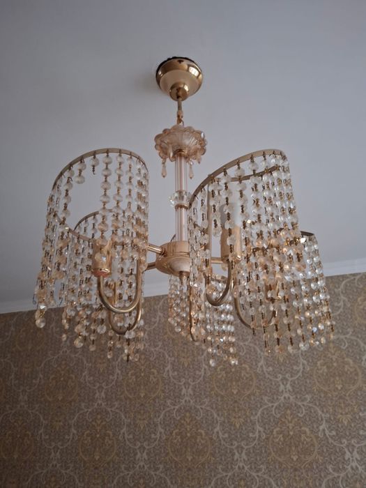 Люстру продам срочно