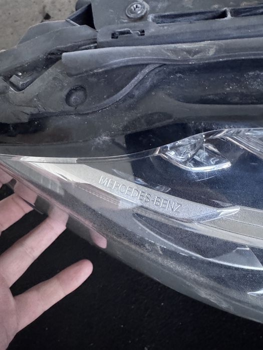 Far partea dreapta mercedes w205