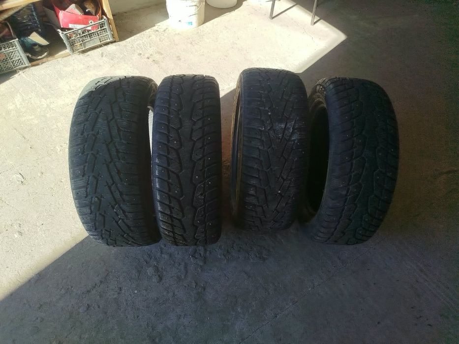 Продам комплект зимней резины