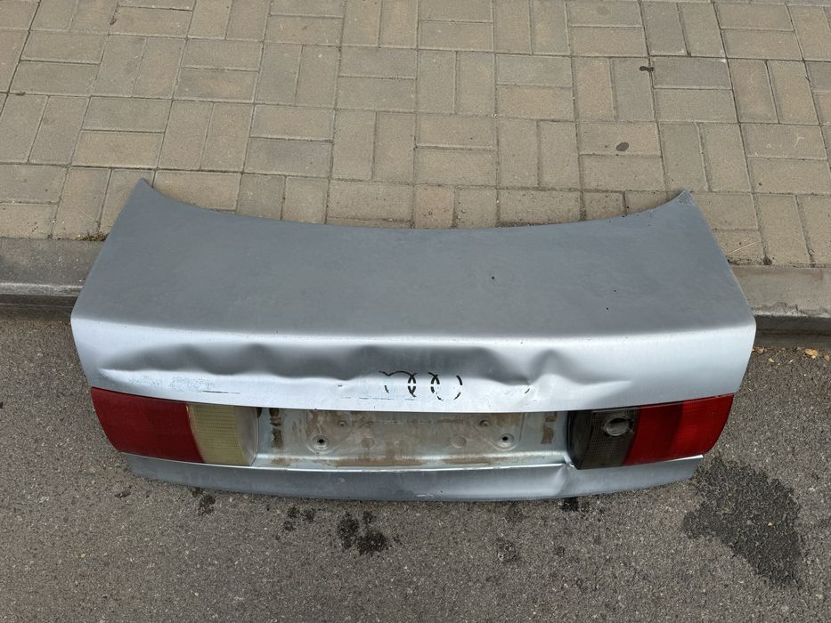 Крышка багажника Ауди 80 Б4