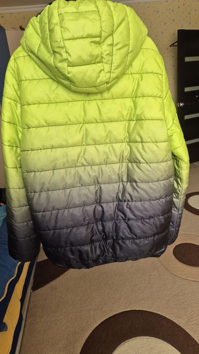 Продам куртку на подростка