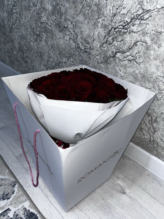 Свежий букет и коробка романтик
