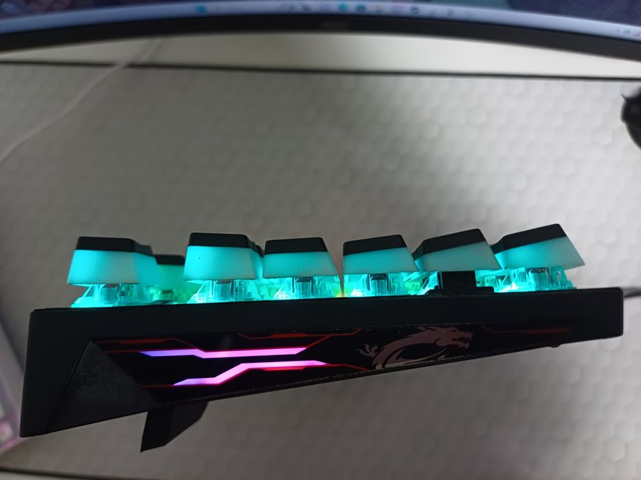 Tastatura gaming mecanica MSI Vigor GK70 (noua este 900 de lei)