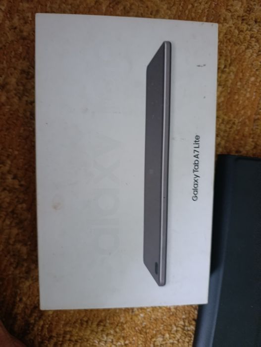 Samsug tab A7 lite  tiniq qirilgan chirilgan joyi yoq