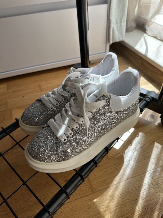 Дамски обувки - Guess, Stradivarius, Alexander Mcqueen