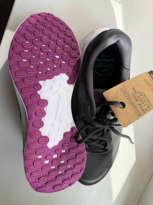 Кроссовки Nike размер 42