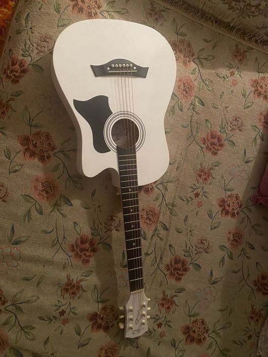 Продам гитару.