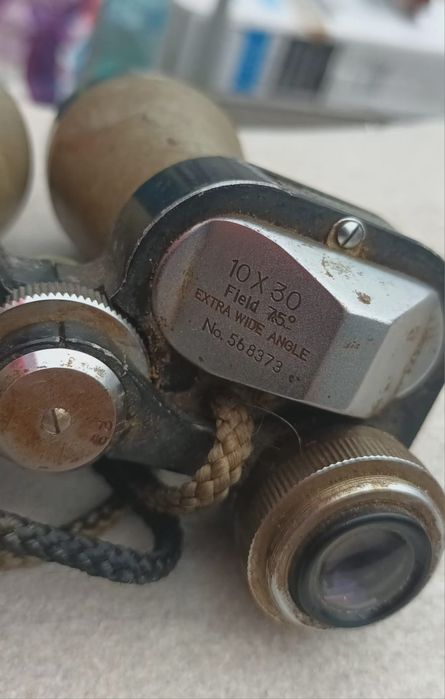 Binoclu vechi de colecție și oglinda veche și pistol de colecție patent Bear Gerber