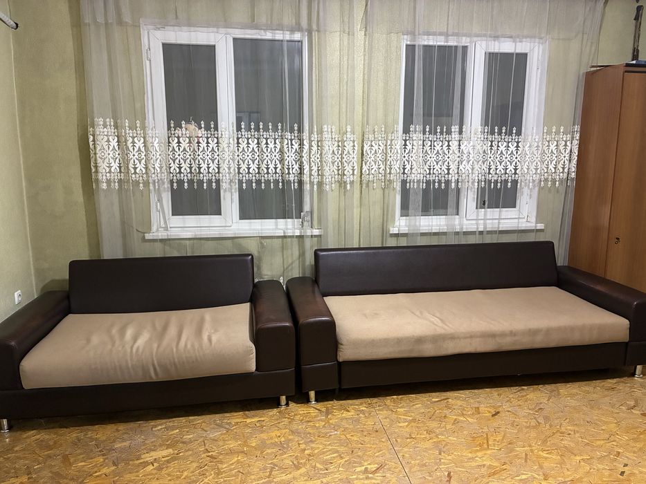 Диван, стол, тумбочка