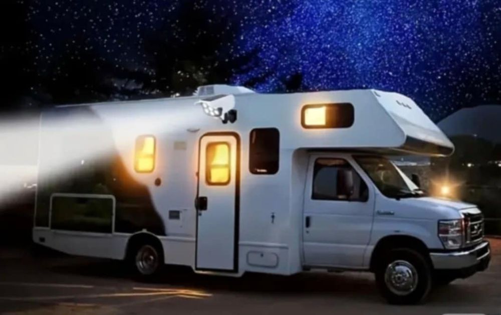 Соларна лед лампа  с датчик за движение