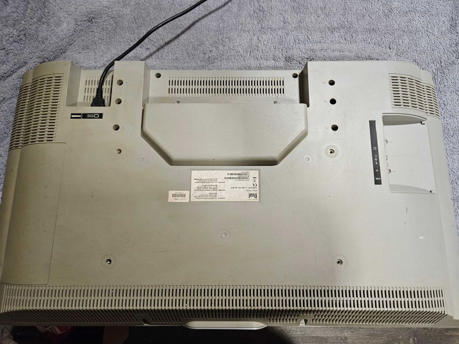 Продавам LCD DUAL DLCD3221 /Philips телевизор 32 инча  с дистанционно