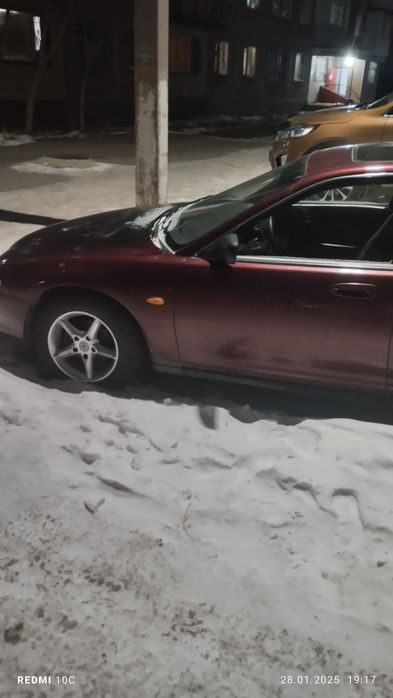 Продам срочно машину Мазда хедос 6