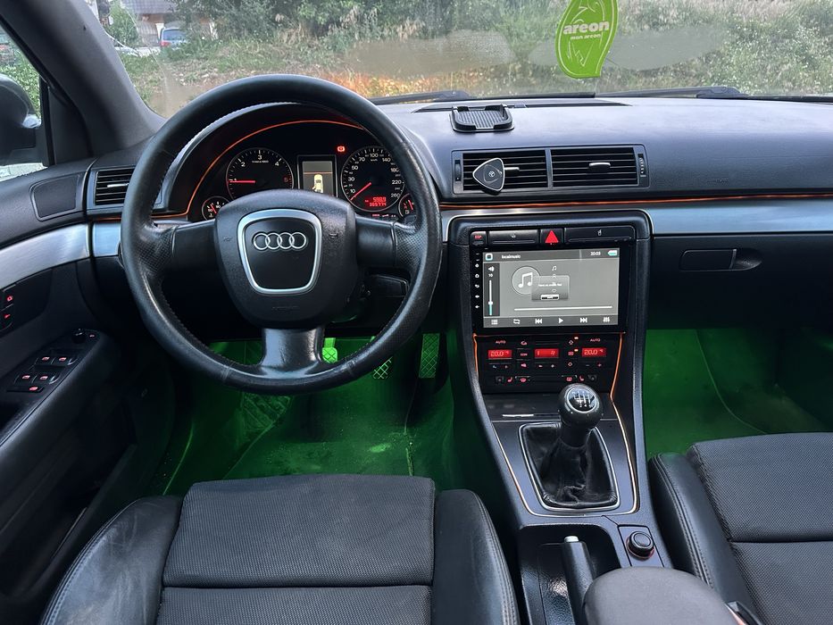 Audi A4.