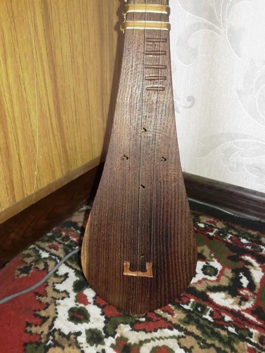 Антиквар Кўп йиллик Танбур сотилади.