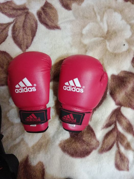 Продам перчатки бу