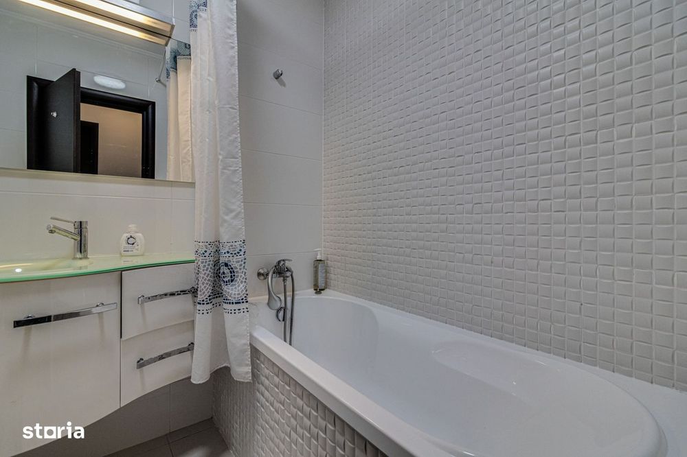3 camere, LUMINOS, 100 mp + gradina 150 mp, View SUPERB,  Parcare!
