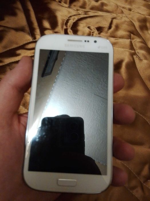 Двусимов телефон SAMSUNG с андроид