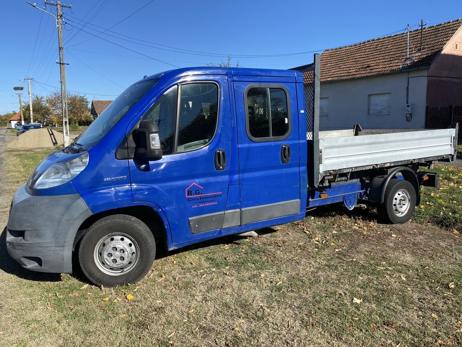 Camioneta basculabila (3 parti)