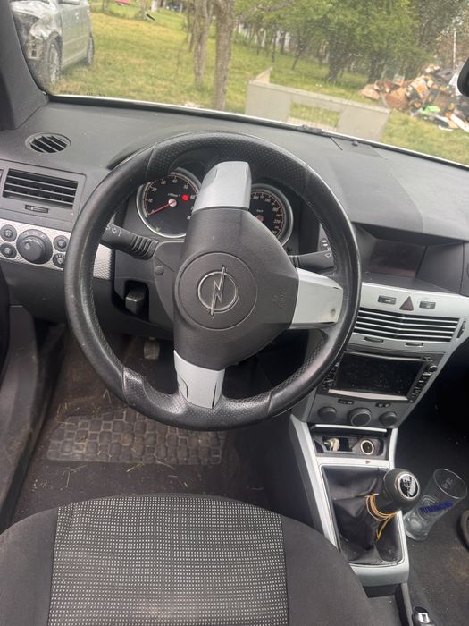 Opel astra gtc an 2006