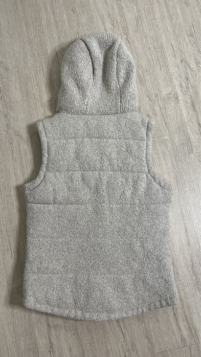 Продам теплый жилет Loft