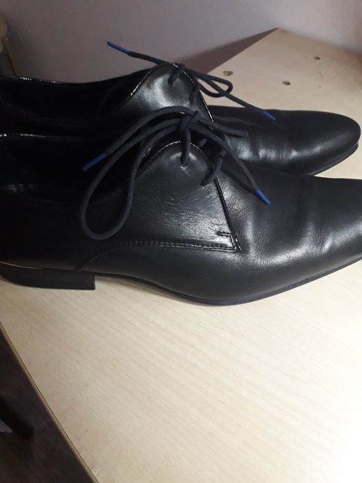 Vand pantofi barbatesti de piele