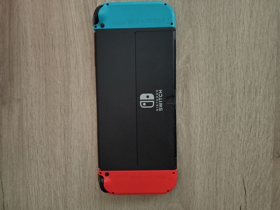 Nintendo Switch + калъф и две игри