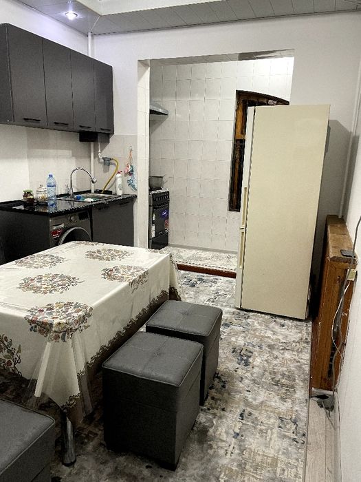 Себзорда  барча жихозлари билан . 2 xonali uy sotiladi yoki xovliga yo