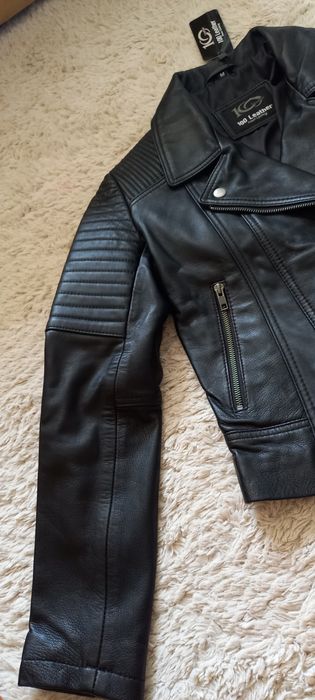 Vând  geaca  piele naturala mărimea xs