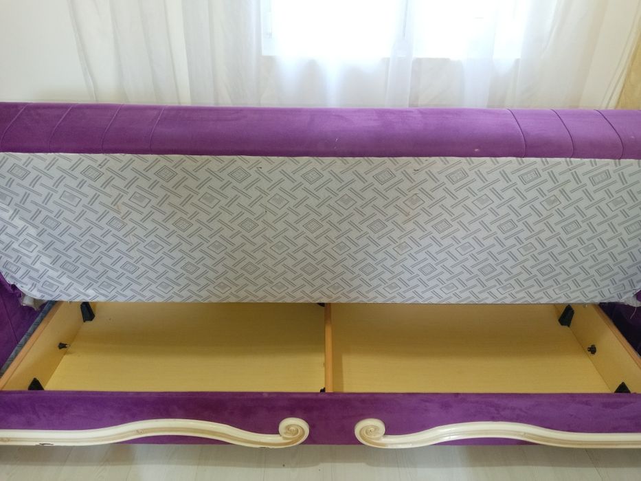 Canapea extensibila cu lada și mobila de bucatarie preț 2500 neg  fără plita și coptor