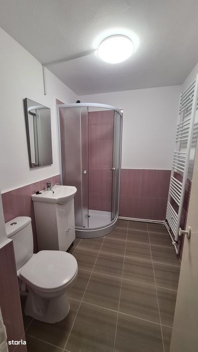 Apartament cu 3 camere de închiriat în Curtea de Argeș.