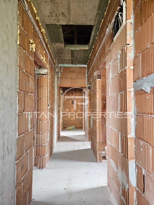 Двуетажна къща в Марково