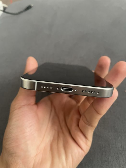 Продам iPhone 16 Pro Max
