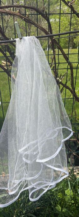 Rochie de mireasa doua piese, 1200 lei usor negociabil.