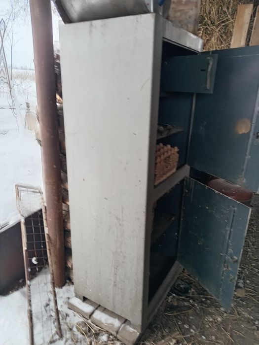 Продам сейф железный