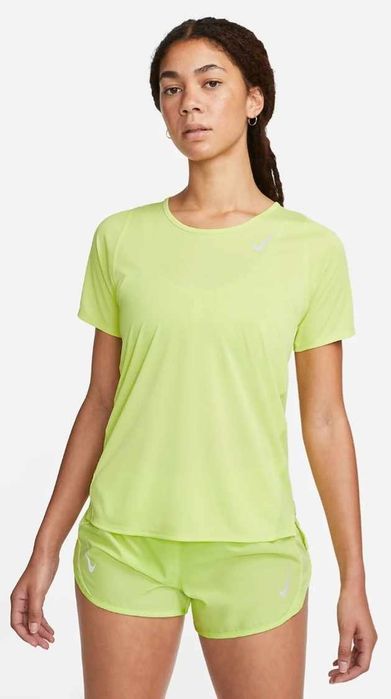 Дамска тениска NIKE 100 %  оригинална